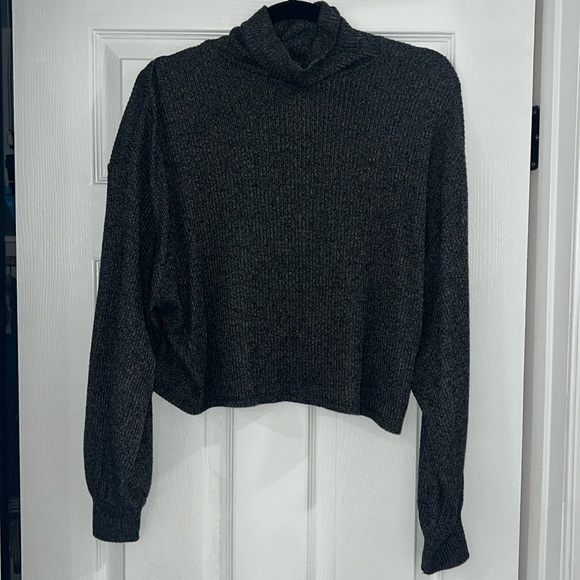 Hollister cropped turtleneck - Picture 1 of 4